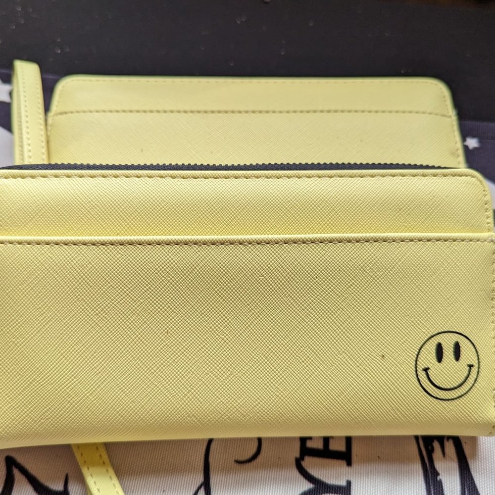 Full Size Yellow Smiley Wallet